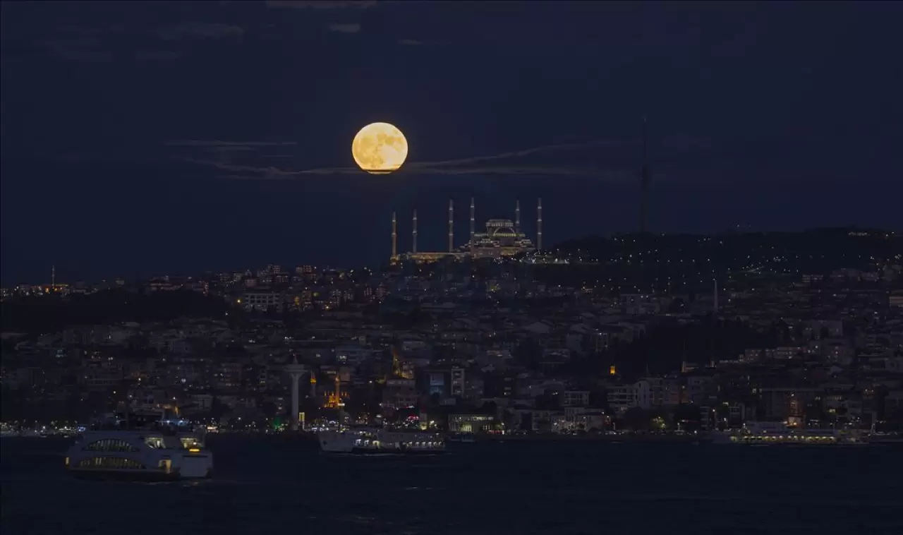 Türkiye'nin birçok yerinden büyüleyici kareler! 'Mavi Ay' böyle görüntülendi 5