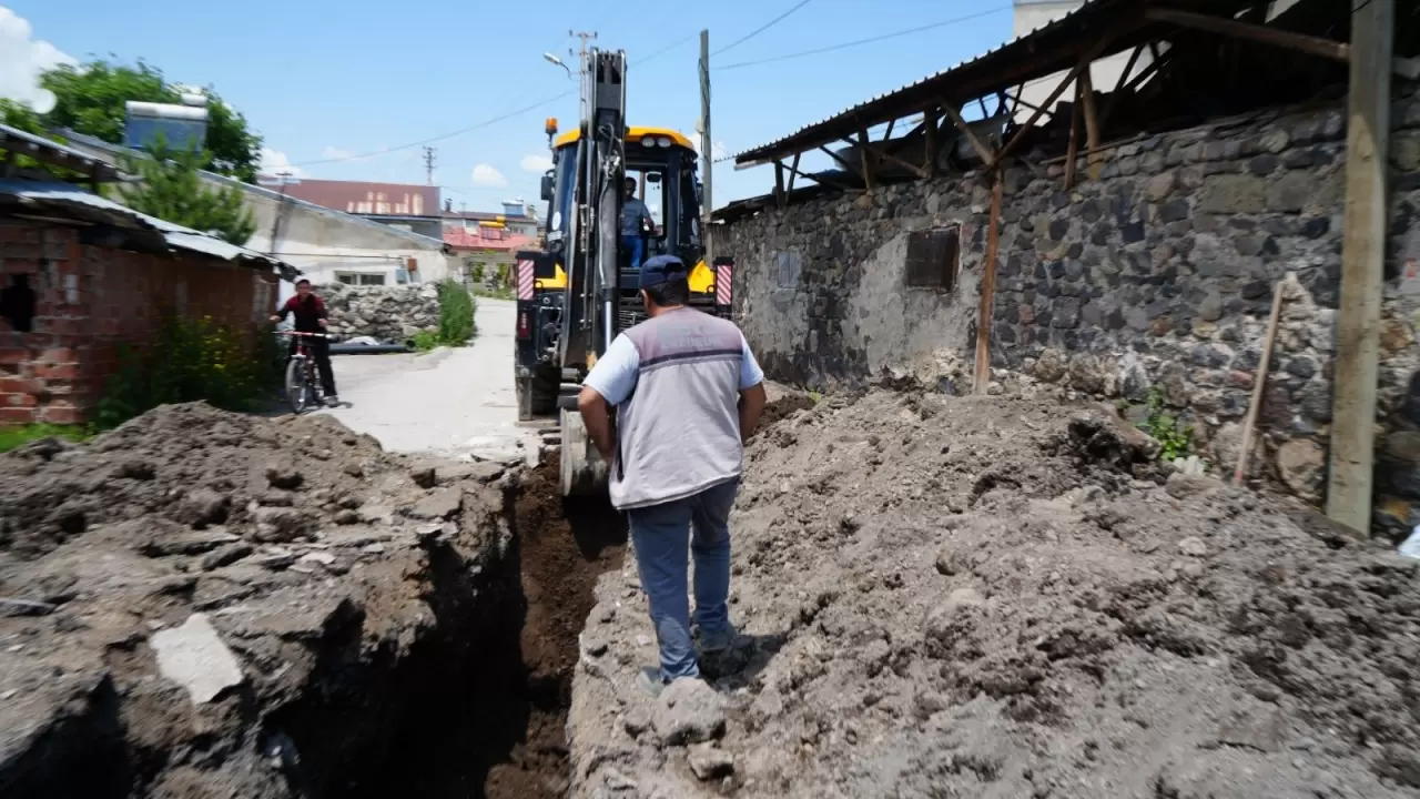 Erzurum'daki kazıda mühimmat ve tarihi kalıntılar bulundu 5