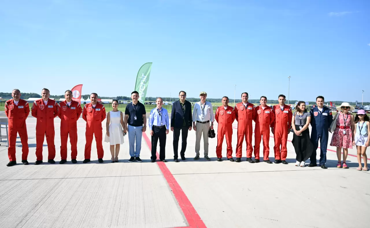 Türk Yıldızları Belçika’yı büyüledi! 14