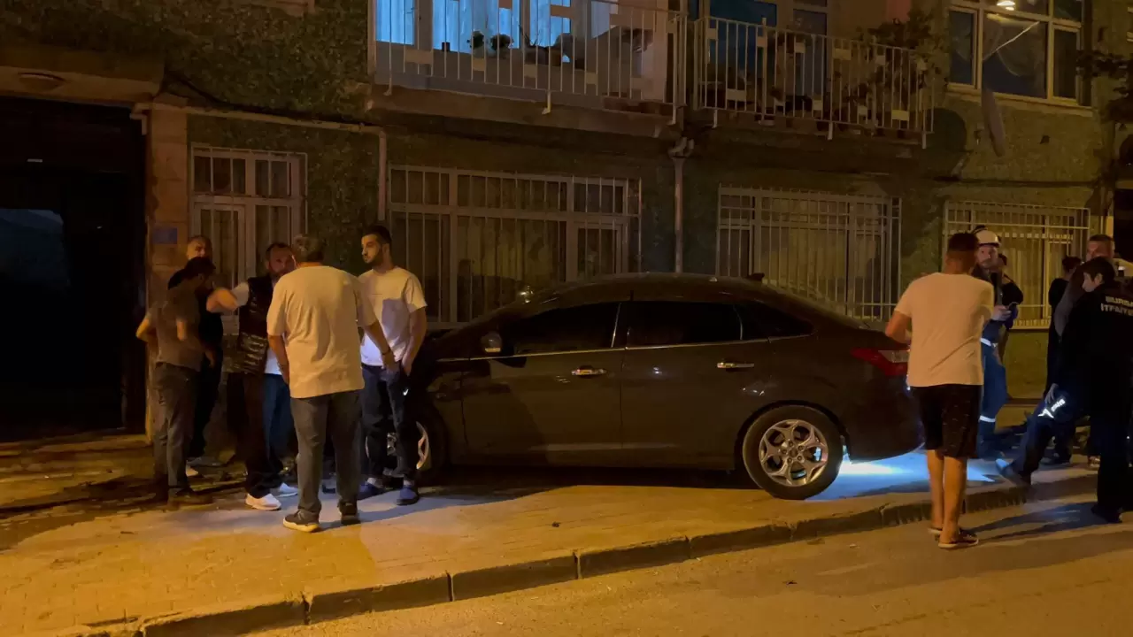 Alkollü sürücü doğal gaz kutusunu patlattı, mahalle sokağa döküldü 2