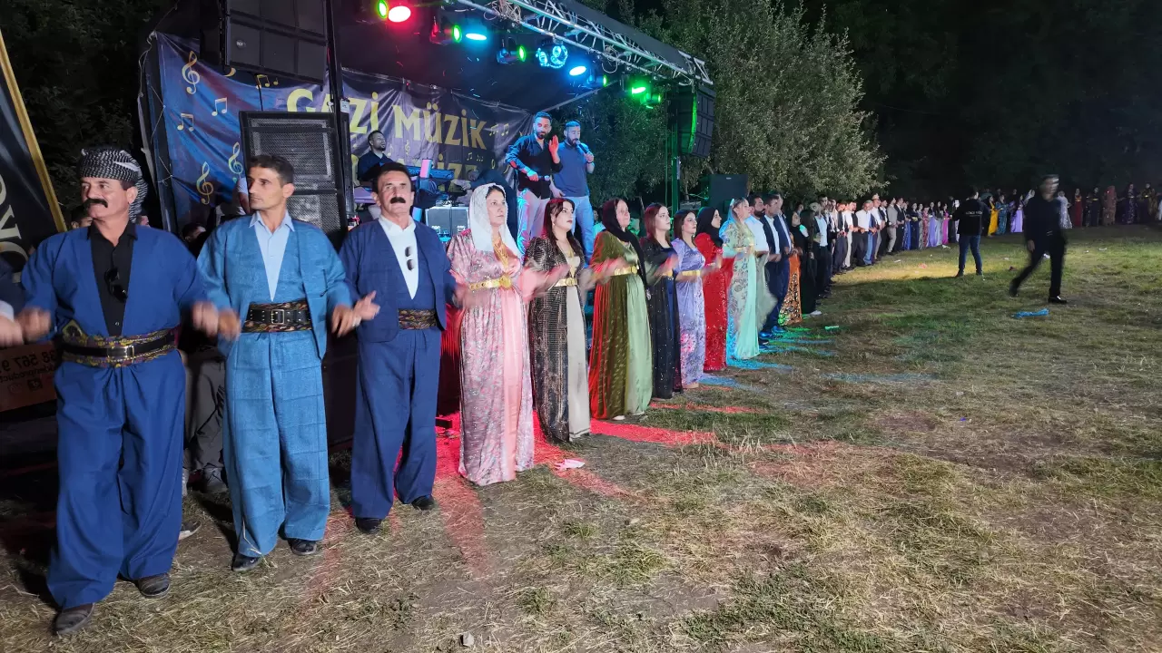 Şırnak'ta 2 gün 2 gece süren düğün: 6 milyon liralık takı töreni! 3