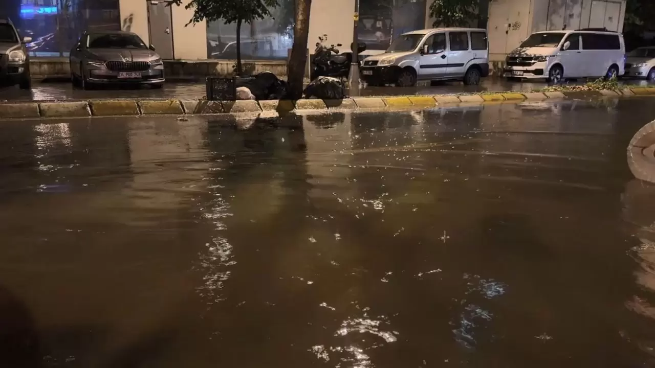 Kağıthane'de yollar göle döndü, Taksim'de zor anlar 4