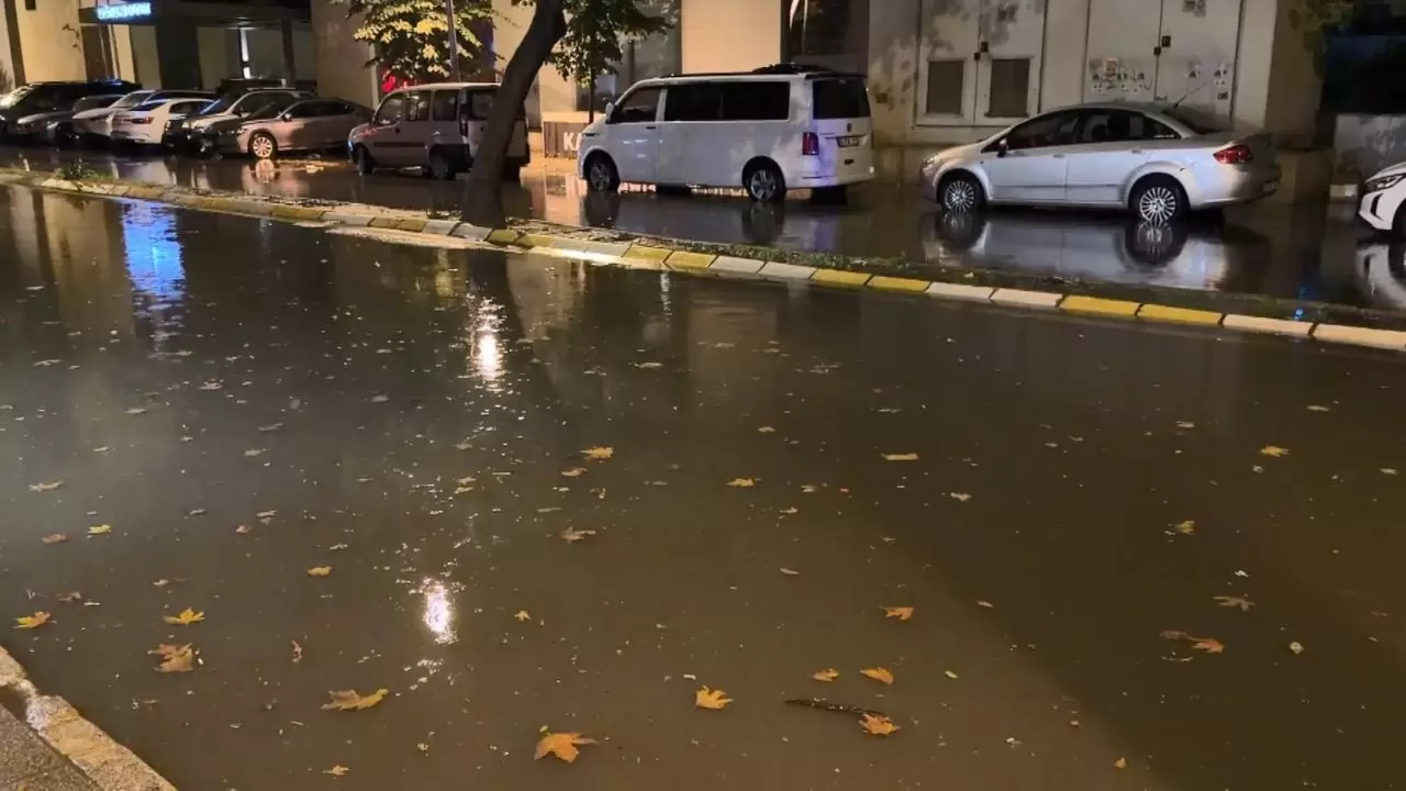 Kağıthane'de yollar göle döndü, Taksim'de zor anlar 6