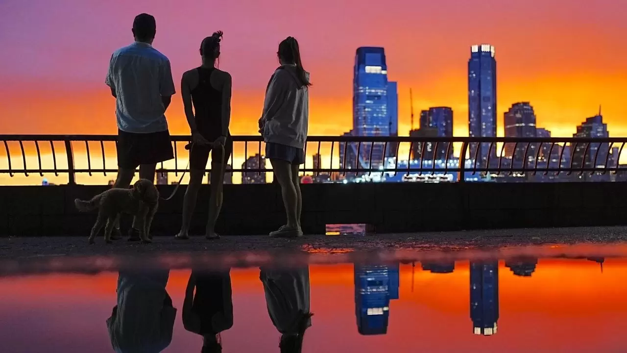 Manhattan silüeti ve renkli bulutlar: New York’ta gün batımı fotoğraflara yansıdı! 4
