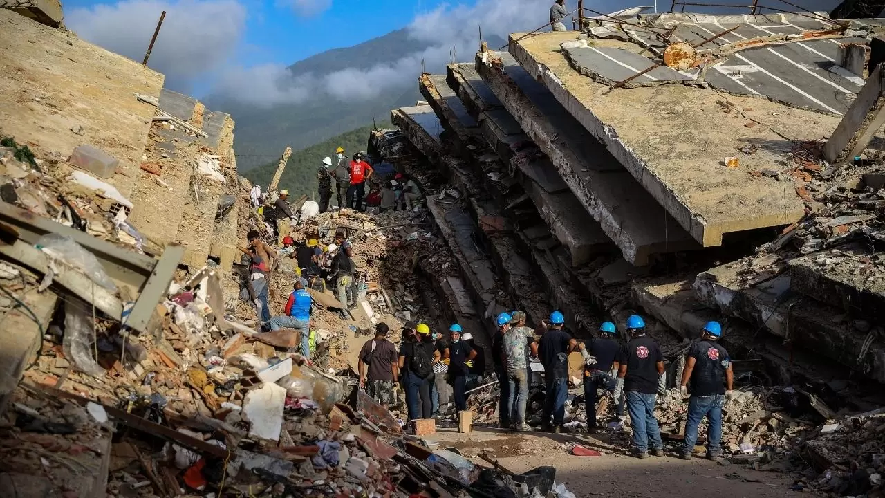 Deprem sonrası korkunç manzara! Sahil mahalleleri yerle bir oldu 8