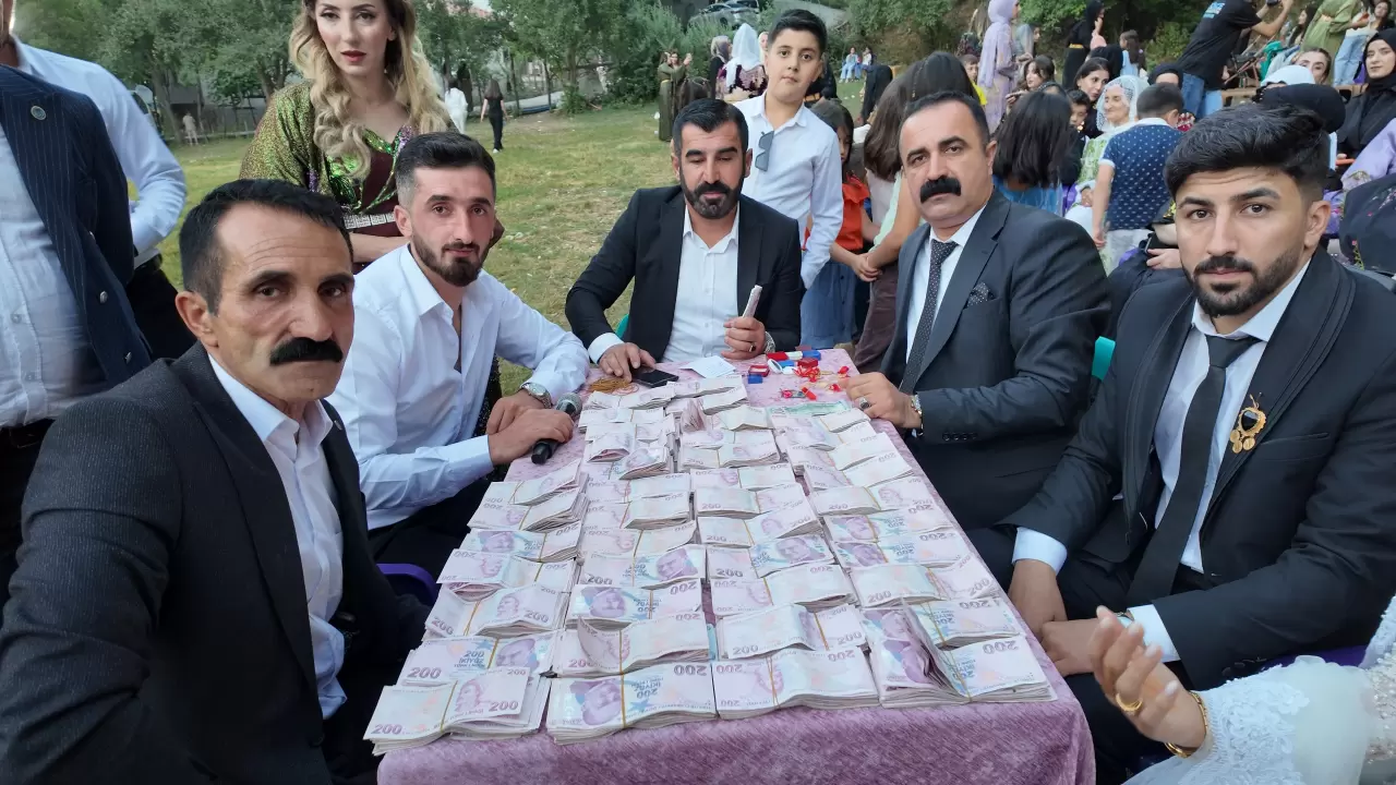 Şırnak'ta 2 gün 2 gece süren düğün: 6 milyon liralık takı töreni! 1