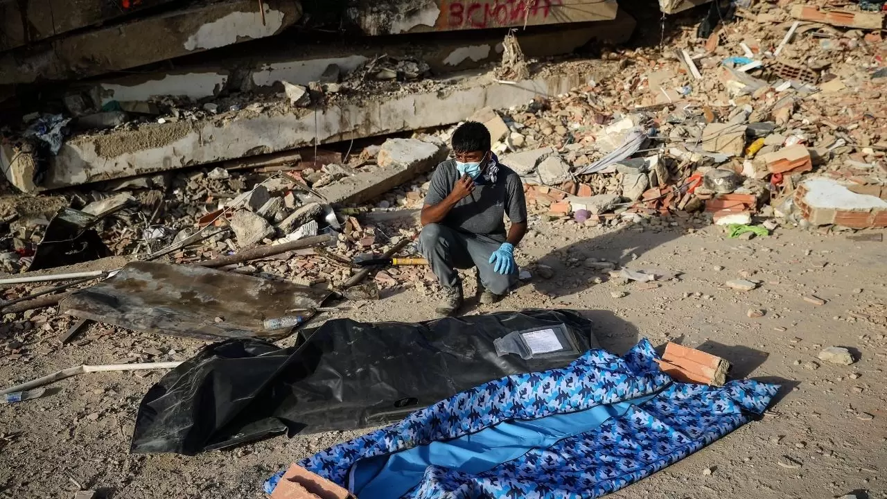 Deprem sonrası korkunç manzara! Sahil mahalleleri yerle bir oldu 6