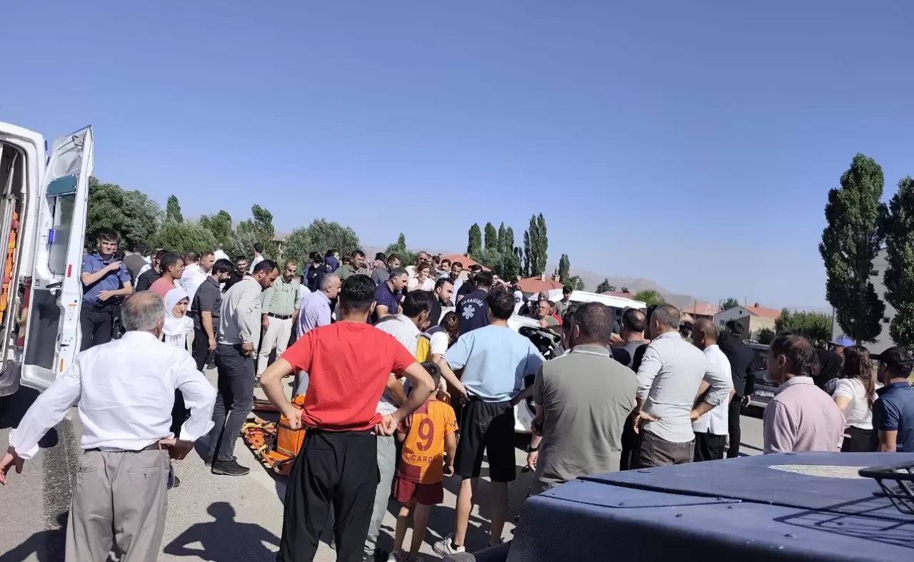 Yüksekova’da kara gün! Peş peşe feci kazalar: 1 ölü, 7 yaralı 12