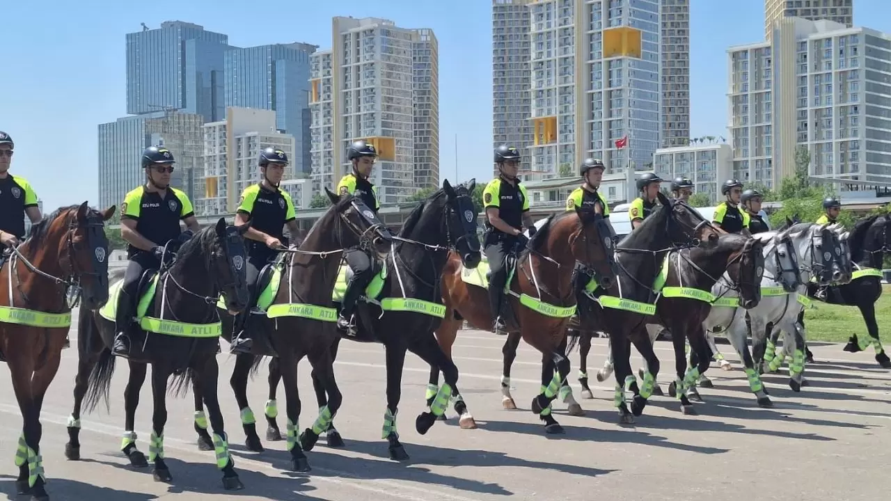 NATO Zirvesi öncesi Başkentte atlı polis devriyesi: 'Tomris' ve 'Tulpar' ilgi odağı oldu 7