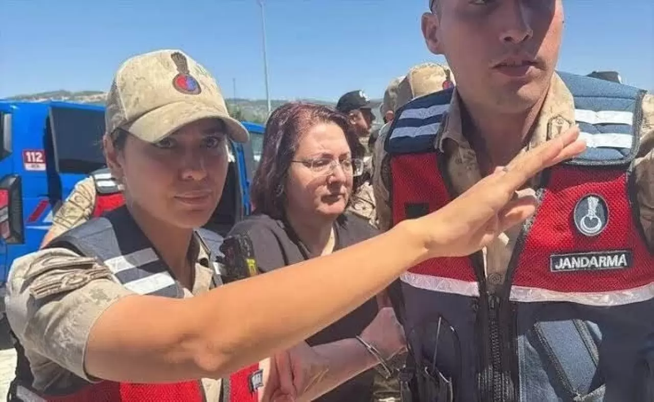 Eski valinin serveti tek tek sıralandı! İş merkezi, lüks araçlar ve milyonluk ziynet 9
