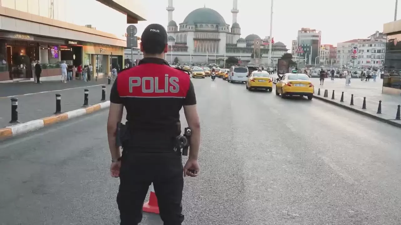 Taksim'de helikopter destekli abluka 5