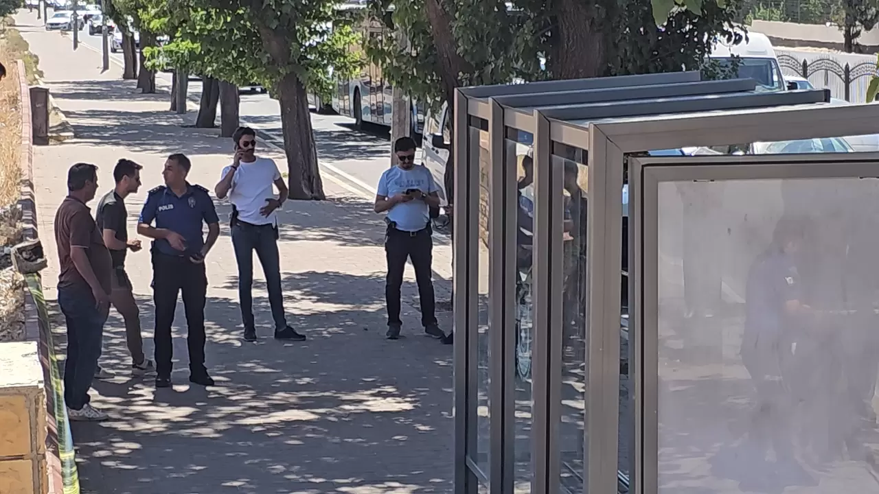 Şanlıurfa'da otobüs durağında dehşet: Boşanma aşamasındaki eşini vurdu! 4