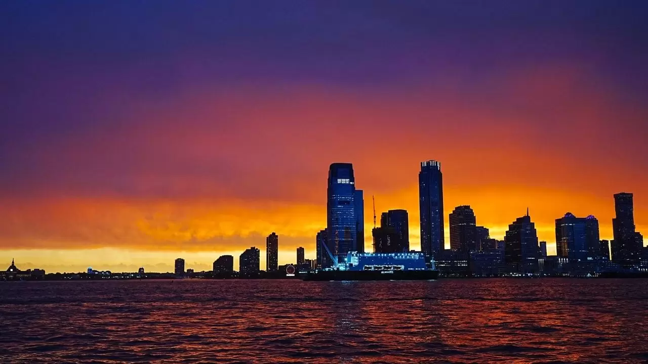 Manhattan silüeti ve renkli bulutlar: New York’ta gün batımı fotoğraflara yansıdı! 2