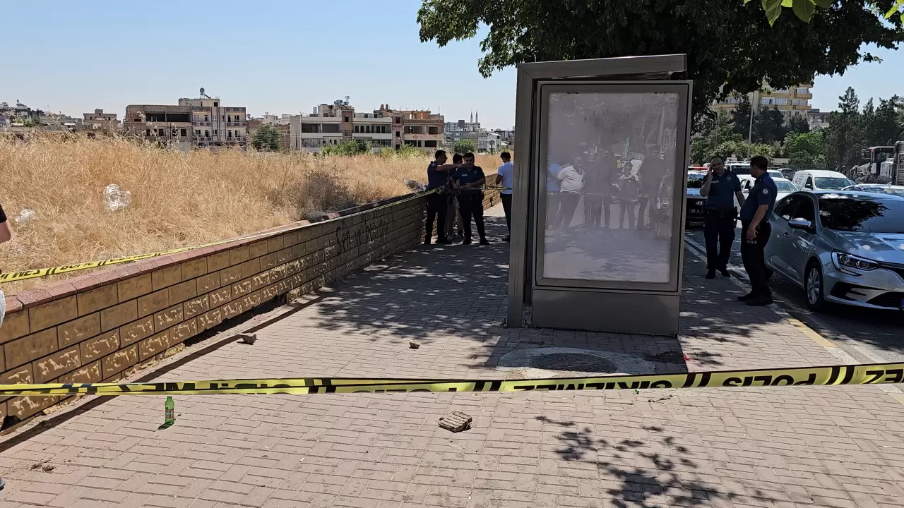 Şanlıurfa'da otobüs durağında dehşet: Boşanma aşamasındaki eşini vurdu! 8