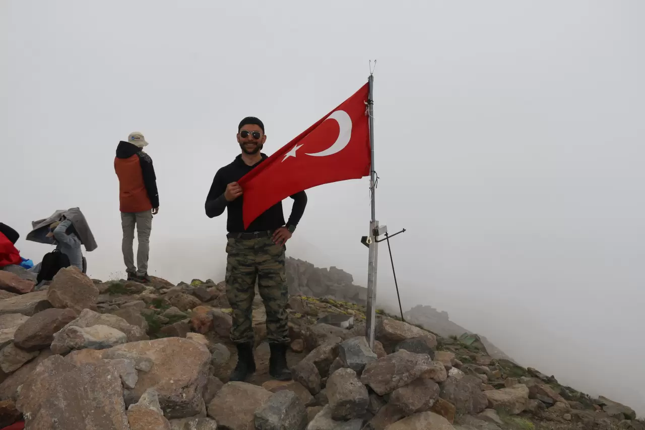 Hasan Dağı'na Türk bayrağını değiştirmek için çıktılar! Sürprizle karşılaştılar 2