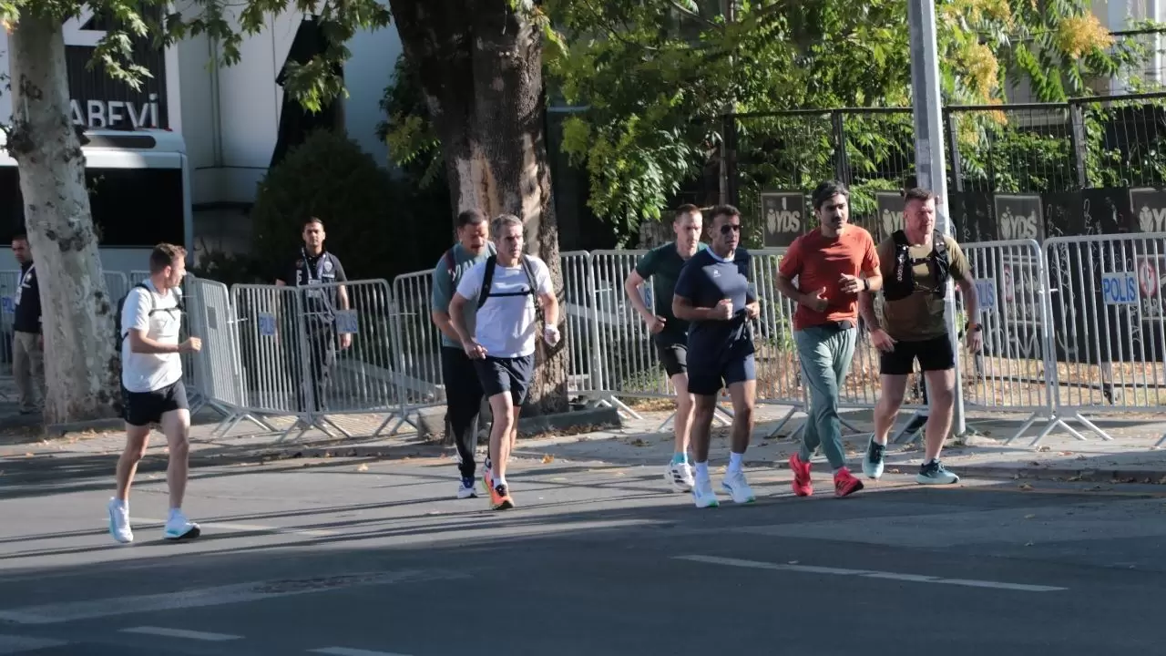 Fransa Cumhurbaşkanı Macron, Ankara’da güvenlik önlemleri altında koşu yaptı 2