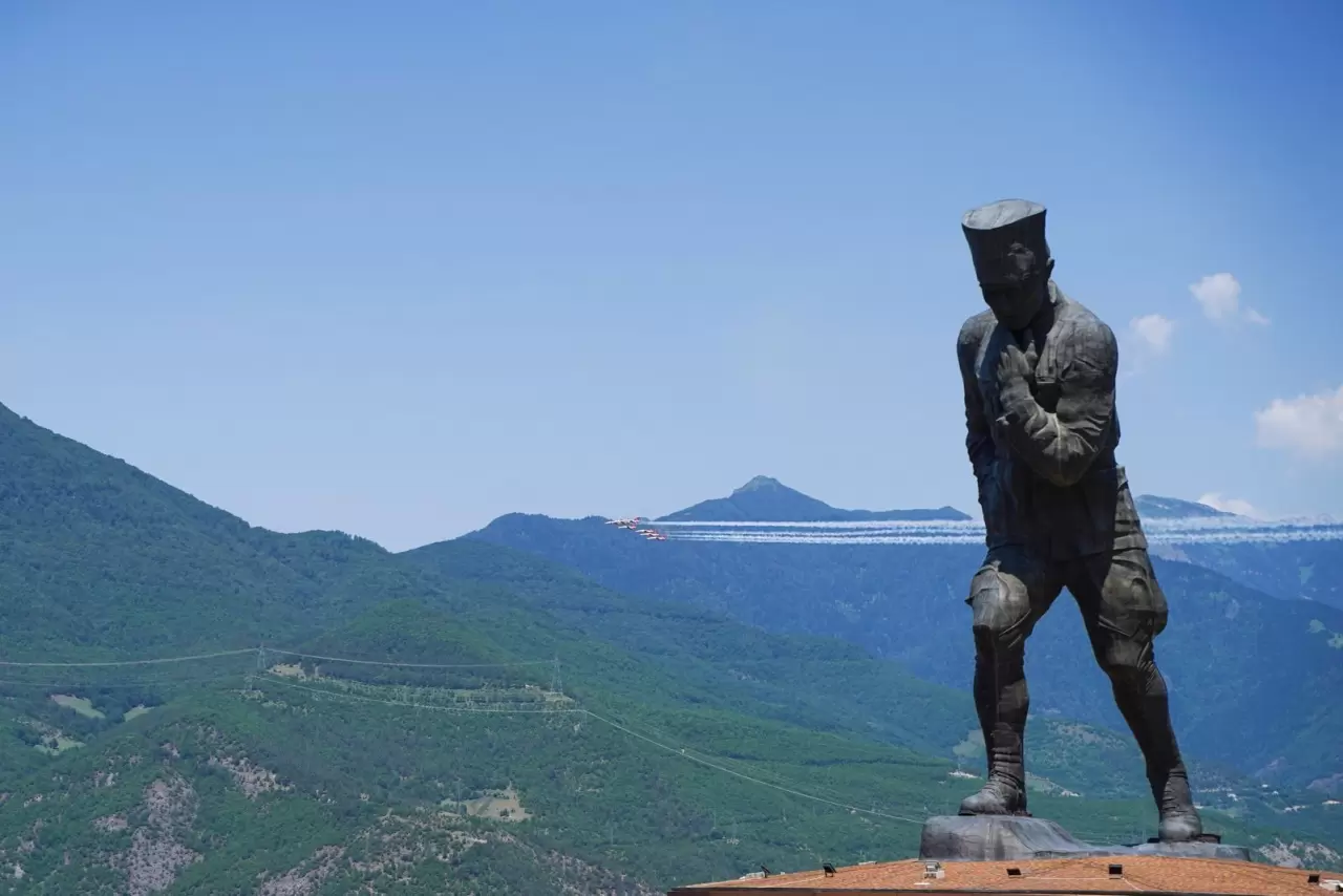 Türk Yıldızları Artvin semalarında nefes kesti 4