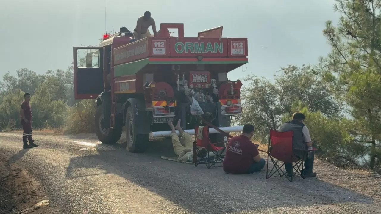 Fethiye'deki orman yangınında kahramanca mücadele! Türkiye'nin dört bir yanından gelen ekipler alevlere karşı seferber oldu 1