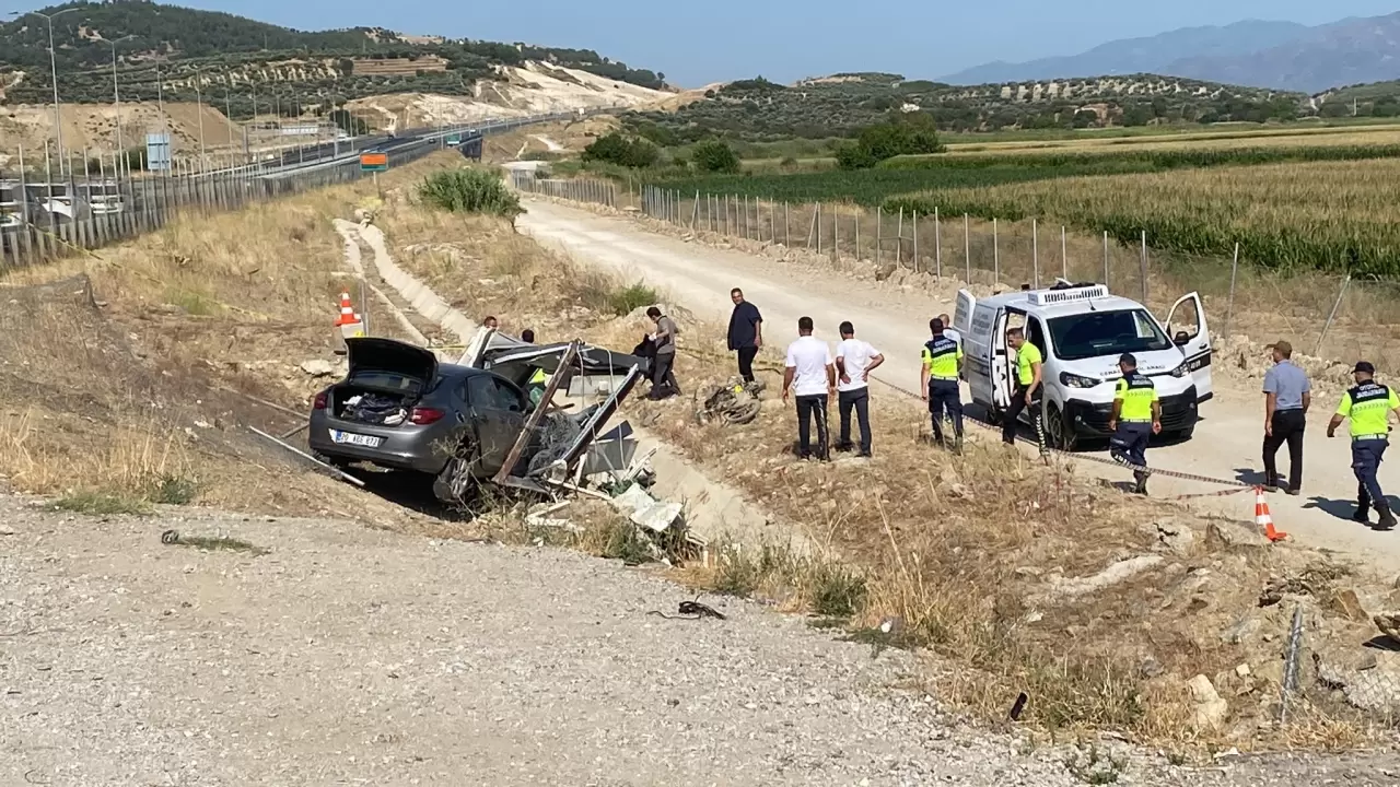 Kontrolden çıkan otomobil bekçi kulübesine uçtu: 1 ölü, 1 yaralı 4