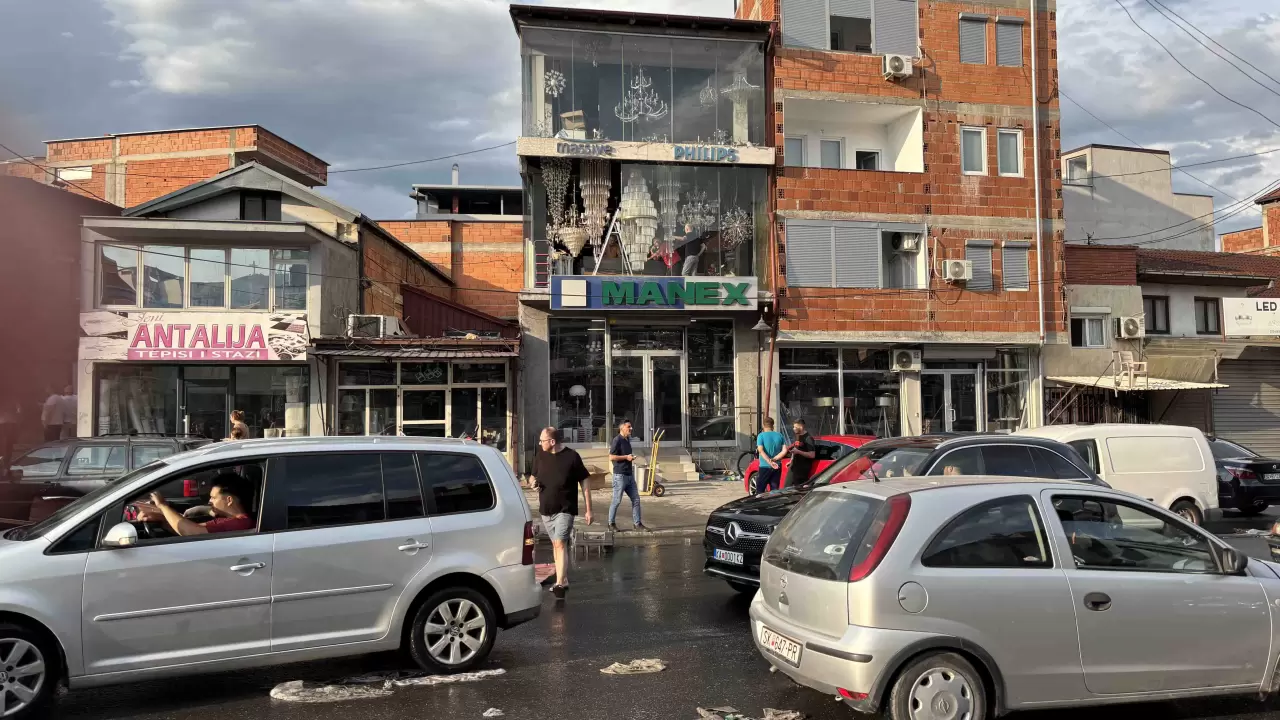 Kuzey Makedonya'da şiddetli fırtına hayatı felç etti 2
