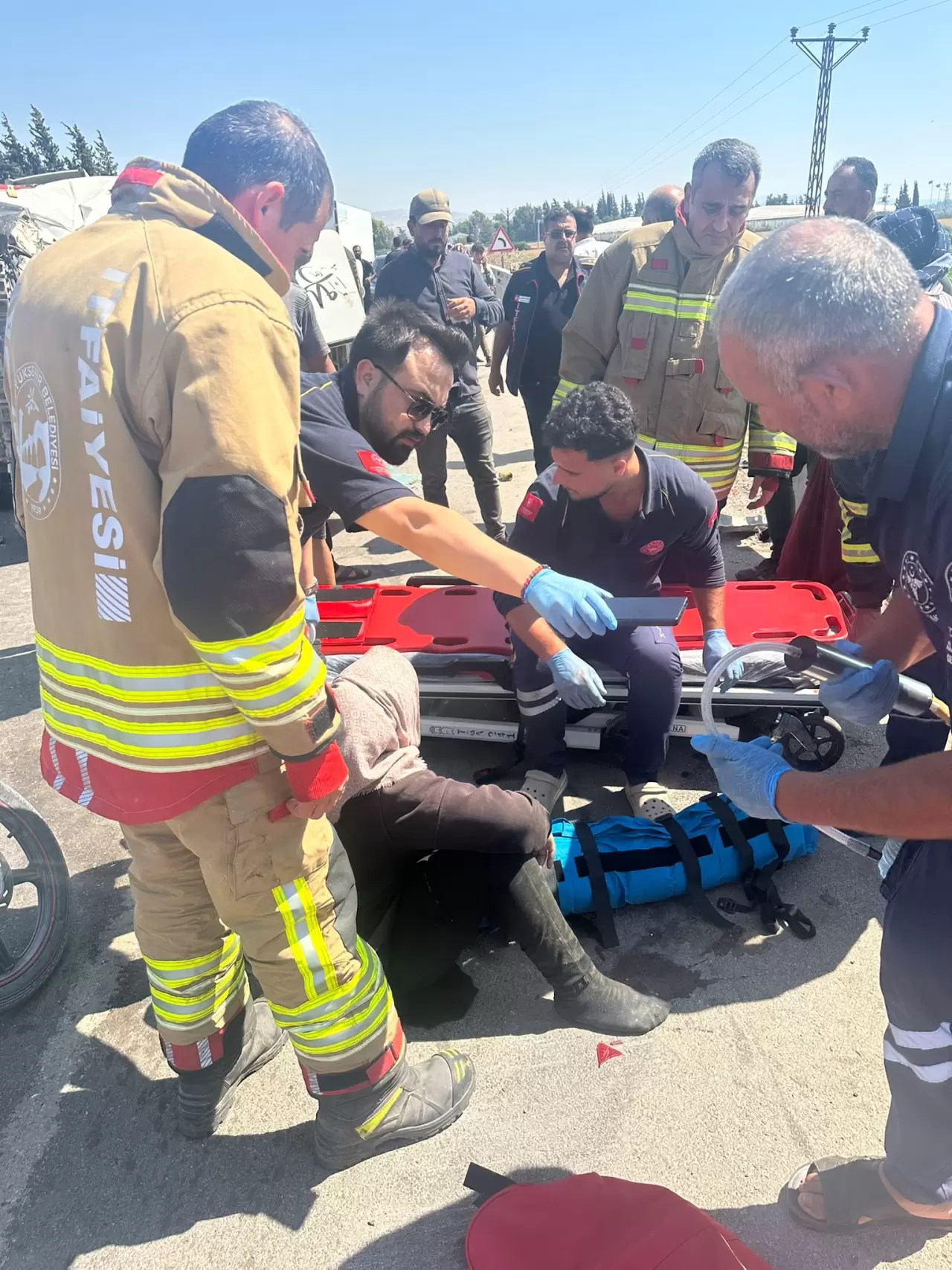 Hatay'da tarım işçilerini taşıyan minibüs devrildi 4