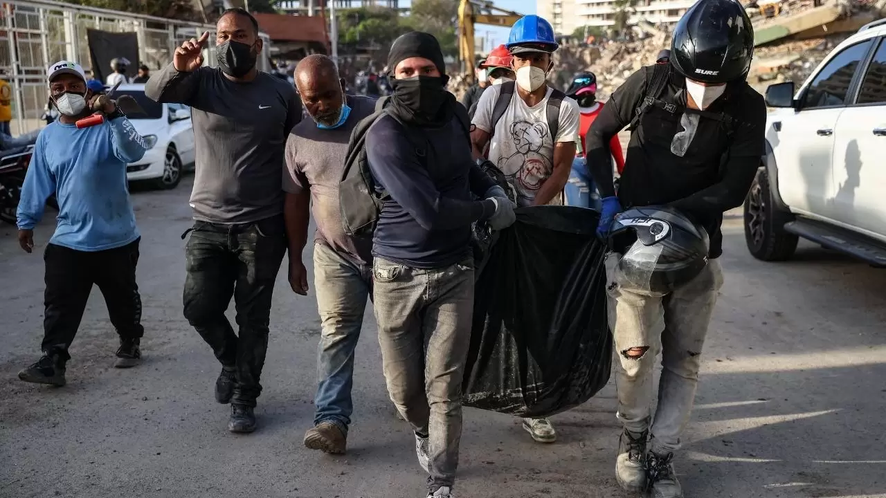 Deprem sonrası korkunç manzara! Sahil mahalleleri yerle bir oldu 5