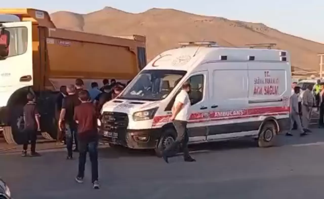 Yüksekova’da kara gün! Peş peşe feci kazalar: 1 ölü, 7 yaralı 11