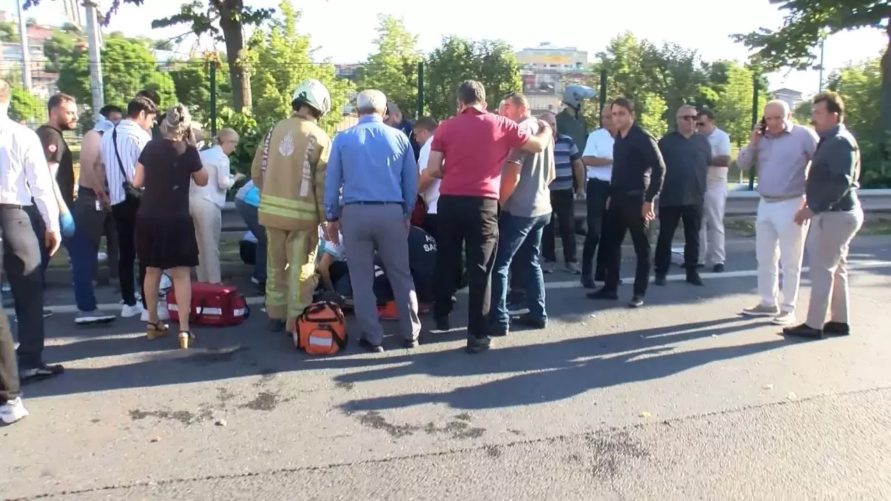 TEM Otoyolu'nda feci kaza! Servis midibüsü yan yattı 1