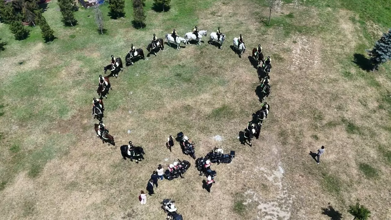 NATO Zirvesi öncesi Başkentte atlı polis devriyesi: 'Tomris' ve 'Tulpar' ilgi odağı oldu 2