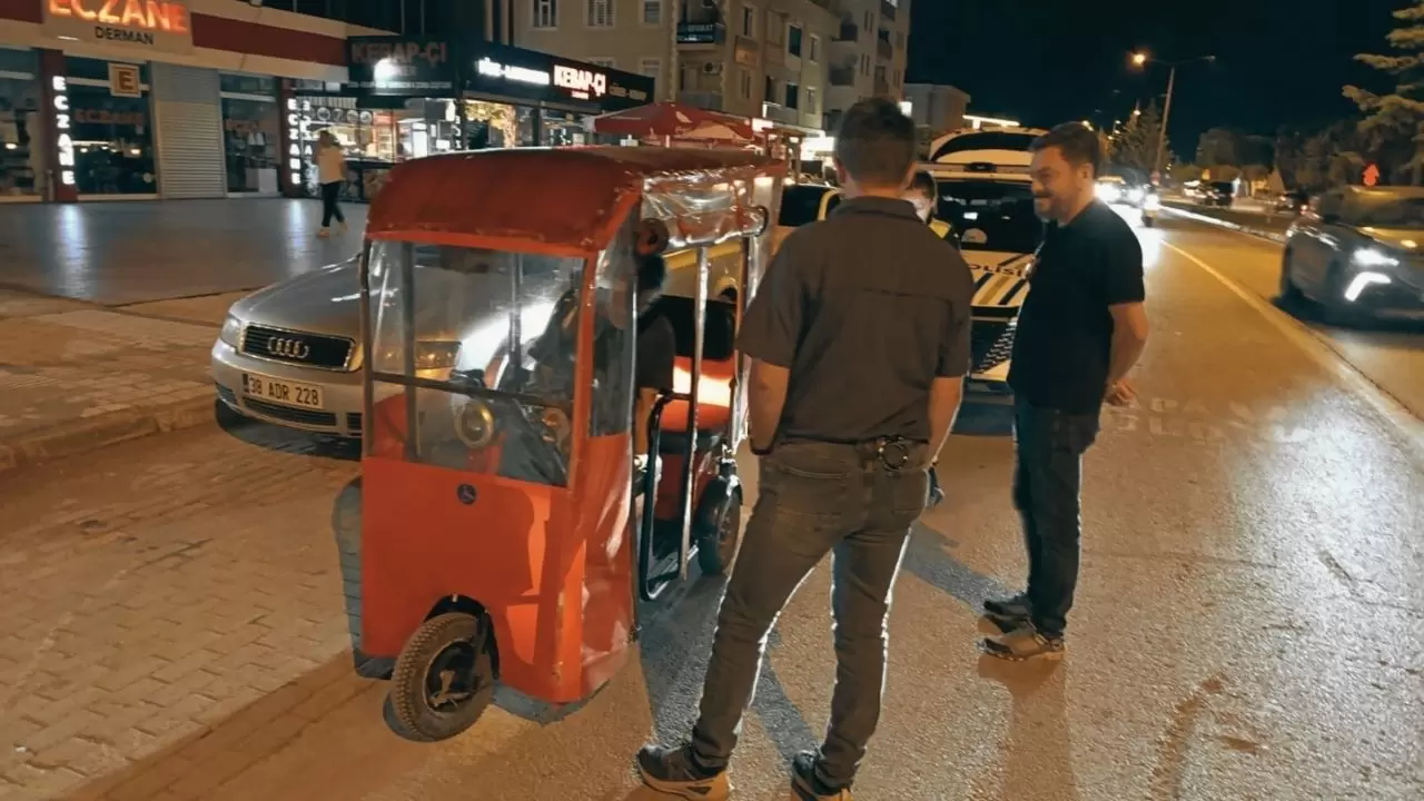 Ehliyetsiz ve alkollü triportör kullandı! 2