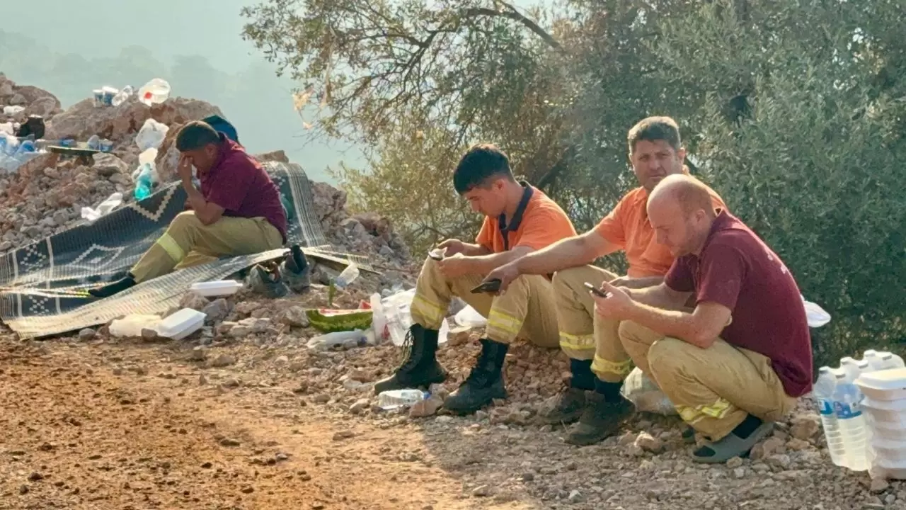 Fethiye'deki orman yangınında kahramanca mücadele! Türkiye'nin dört bir yanından gelen ekipler alevlere karşı seferber oldu 2
