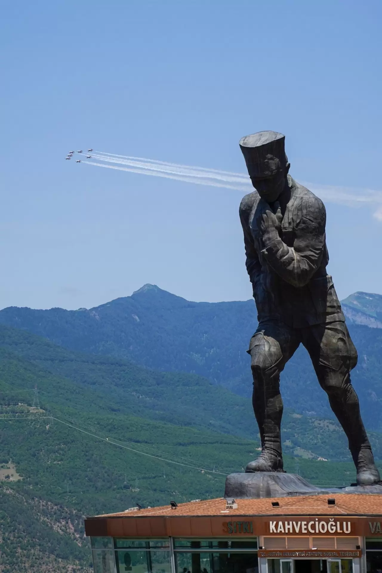 Türk Yıldızları Artvin semalarında nefes kesti 3