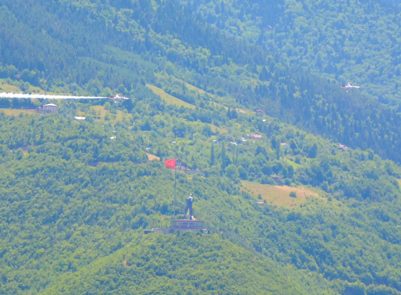 Türk Yıldızları Artvin semalarında nefes kesti 9