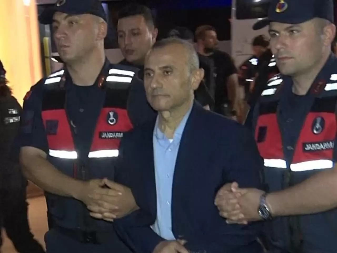 Eski valinin serveti tek tek sıralandı! İş merkezi, lüks araçlar ve milyonluk ziynet 2