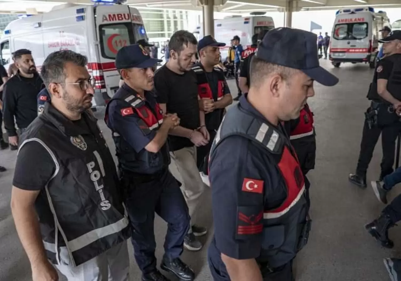 Eski valinin serveti tek tek sıralandı! İş merkezi, lüks araçlar ve milyonluk ziynet 8