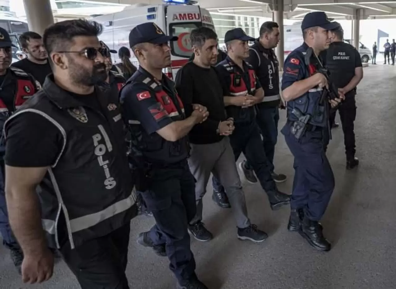 Eski valinin serveti tek tek sıralandı! İş merkezi, lüks araçlar ve milyonluk ziynet 3