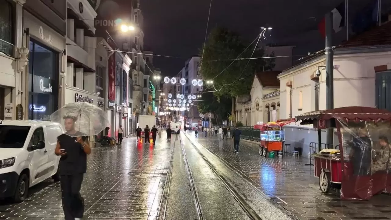 Kağıthane'de yollar göle döndü, Taksim'de zor anlar 2