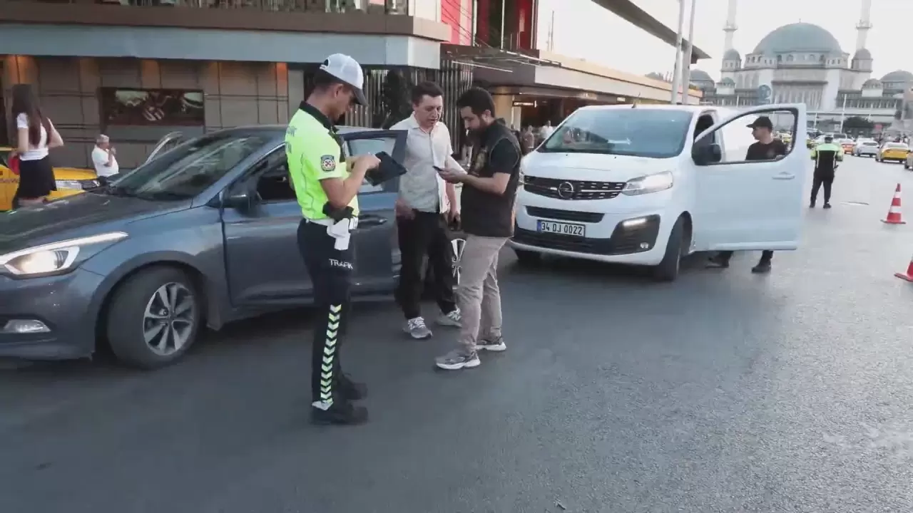 Taksim'de helikopter destekli abluka 8