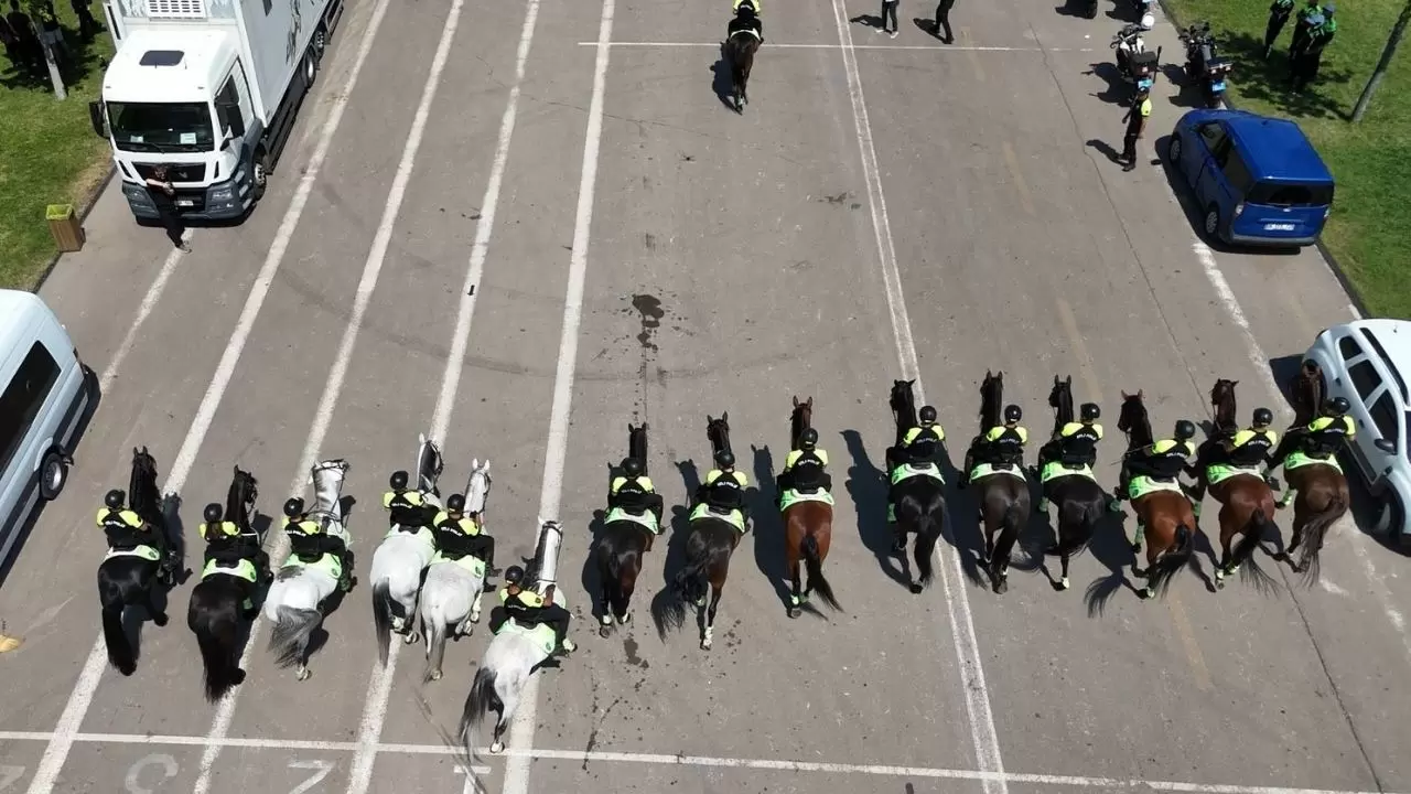 NATO Zirvesi öncesi Başkentte atlı polis devriyesi: 'Tomris' ve 'Tulpar' ilgi odağı oldu 1