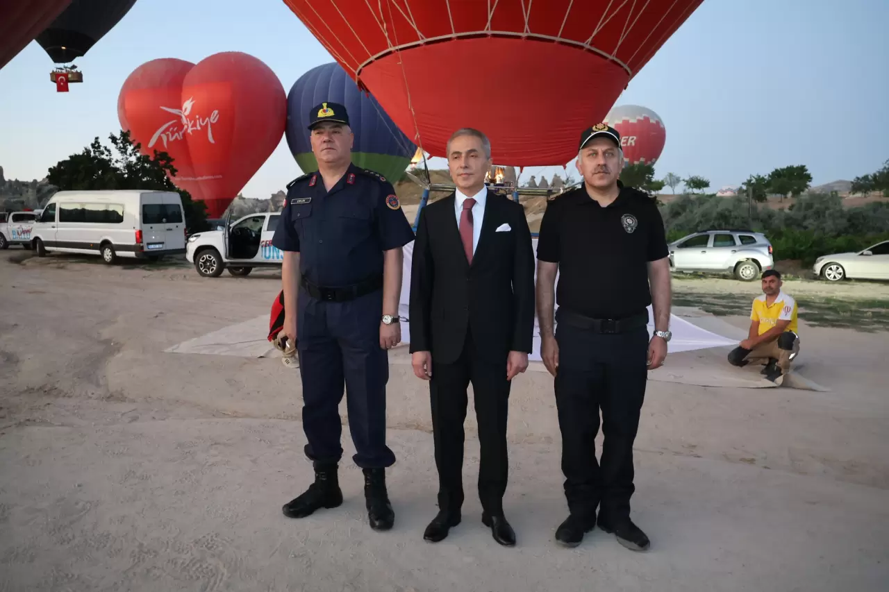 253 şehidin fotoğrafı gökyüzünde süzüldü 10