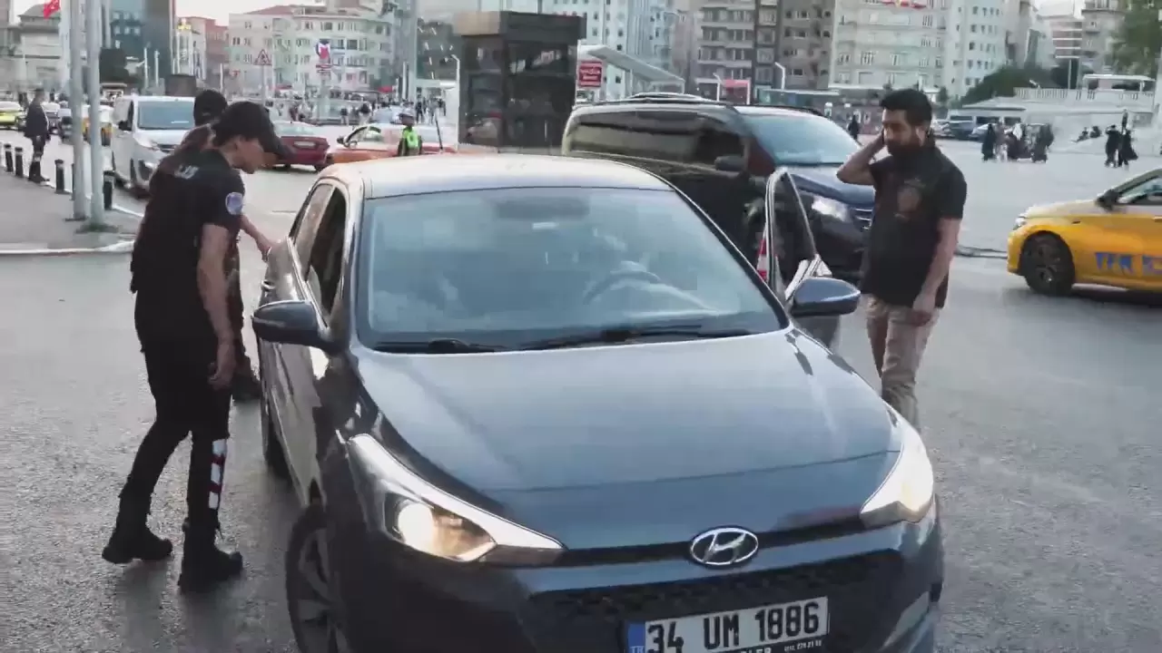 Taksim'de helikopter destekli abluka 7