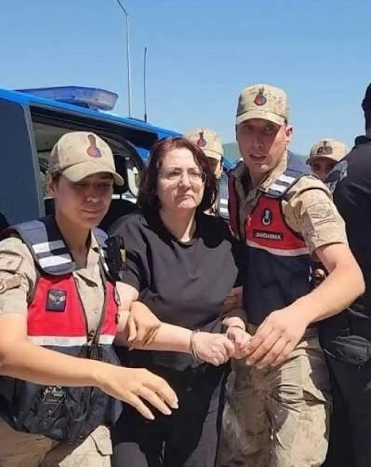 Eski valinin serveti tek tek sıralandı! İş merkezi, lüks araçlar ve milyonluk ziynet 4