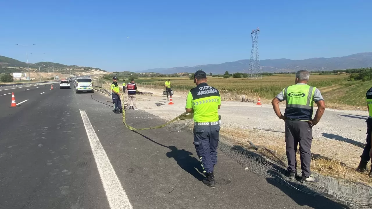 Kontrolden çıkan otomobil bekçi kulübesine uçtu: 1 ölü, 1 yaralı 1