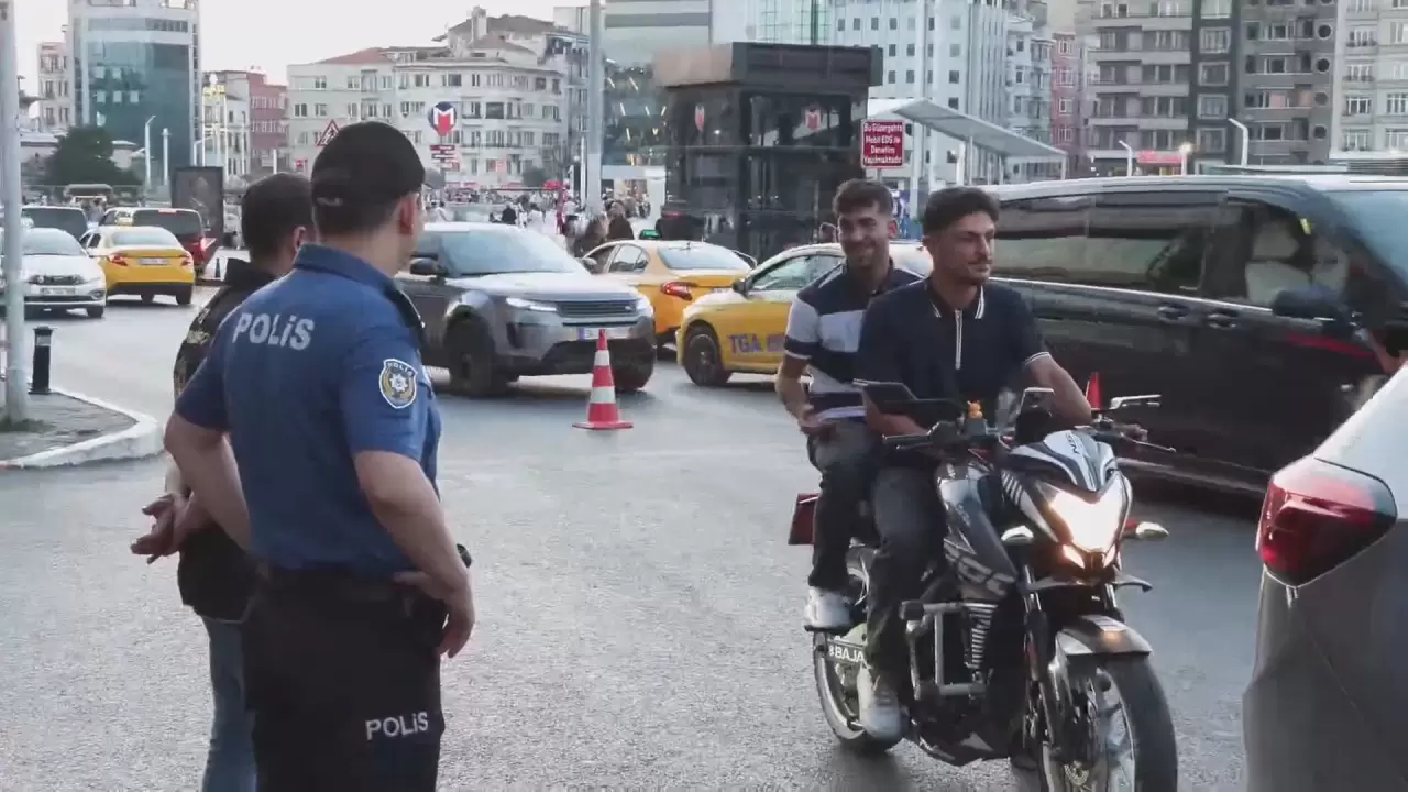 Taksim'de helikopter destekli abluka 11