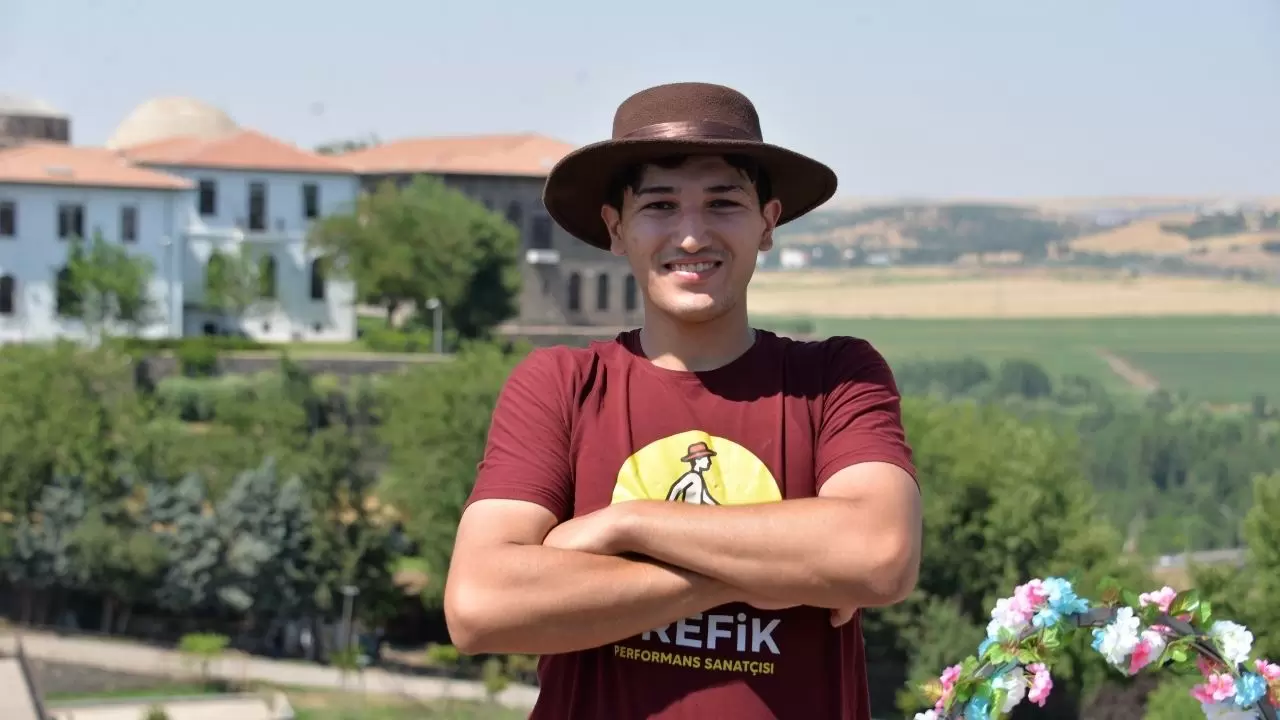 Diyarbakır Surları'nda 'tahta bacak' şov: 15 metre yükseklikte nefes kesen yürüyüş 10