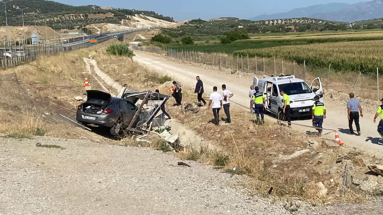 Kontrolden çıkan otomobil bekçi kulübesine uçtu: 1 ölü, 1 yaralı 3
