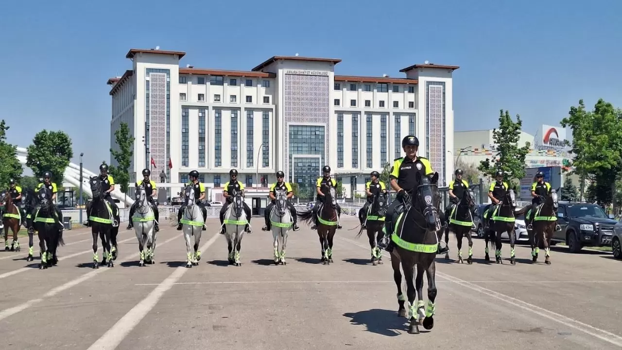 NATO Zirvesi öncesi Başkentte atlı polis devriyesi: 'Tomris' ve 'Tulpar' ilgi odağı oldu 8