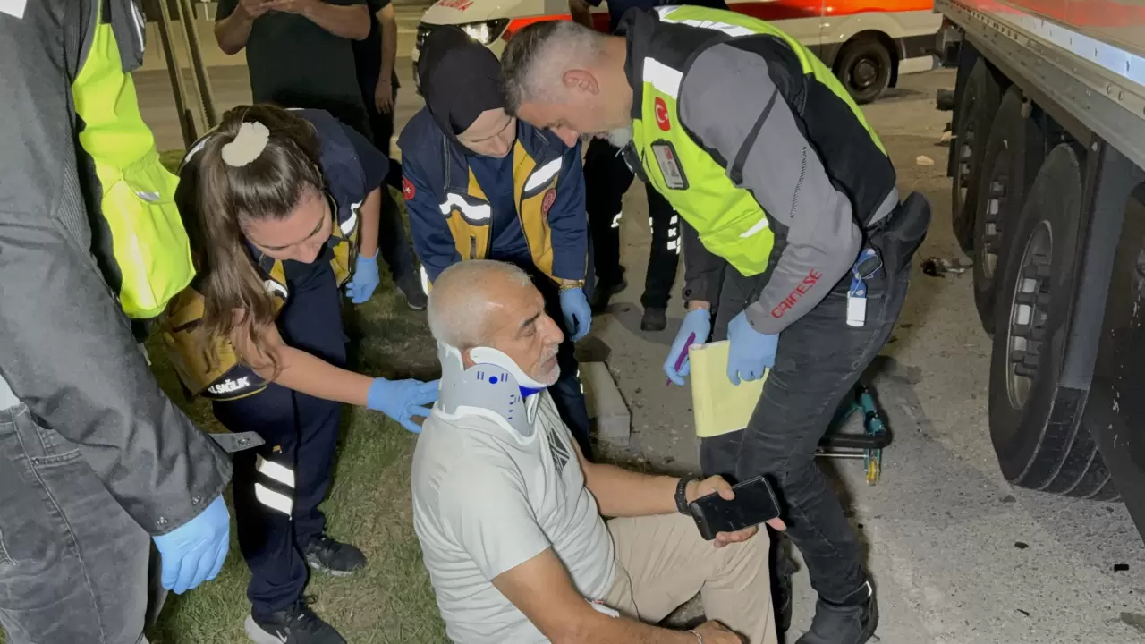 Samsun’da ambulans ile TIR çarpıştı 3