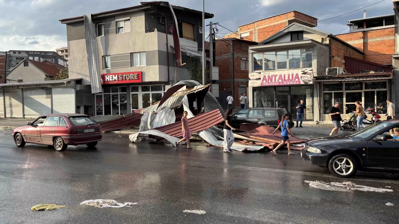 Kuzey Makedonya'da şiddetli fırtına hayatı felç etti 3