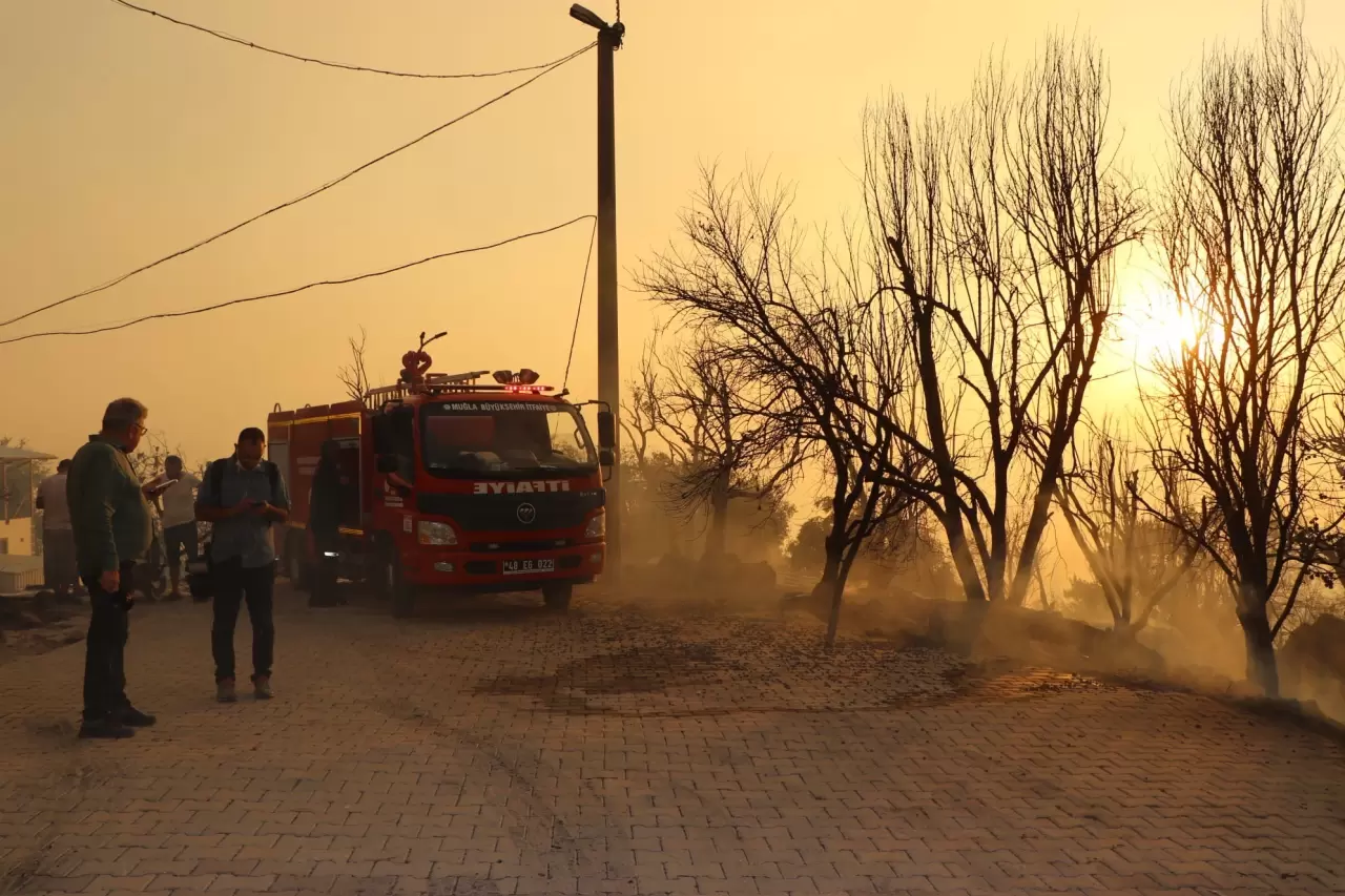 Alevler mahalleye ulaştı, ev kullanılamaz hale geldi 4